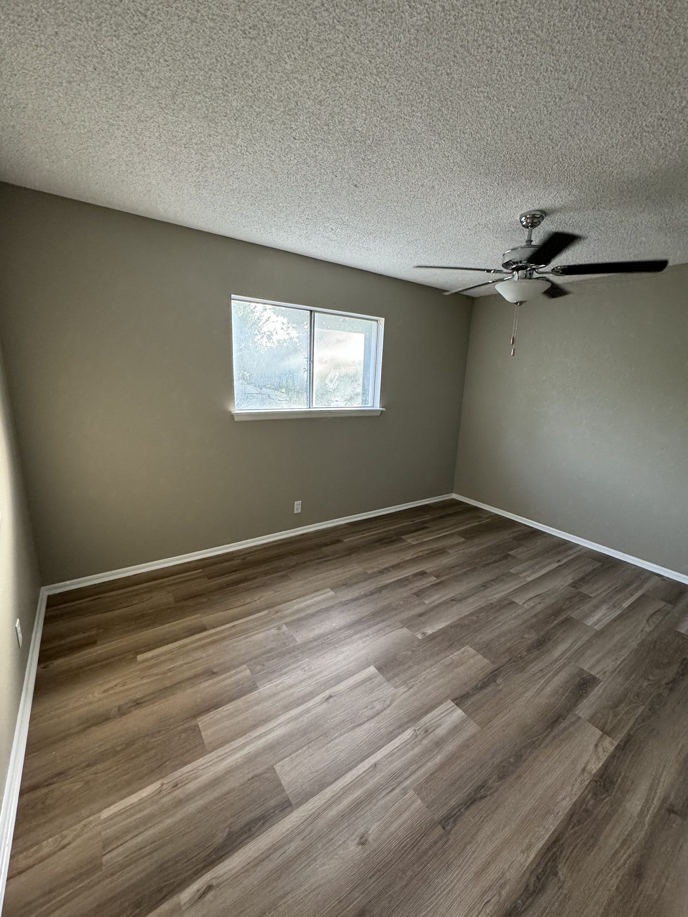 Bedroom 5 — larger furnished room